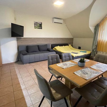 Kuenszler Apartmanhaz Zamárdi Zewnętrze zdjęcie