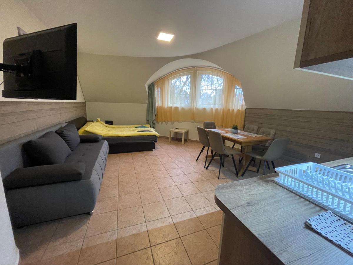 Kuenszler Apartmanhaz Zamárdi Zewnętrze zdjęcie